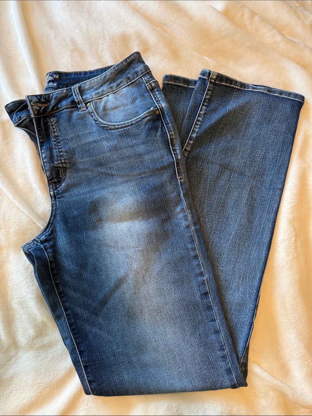 Maurices Everflex mid-rise Medium Wash Blue Jeans